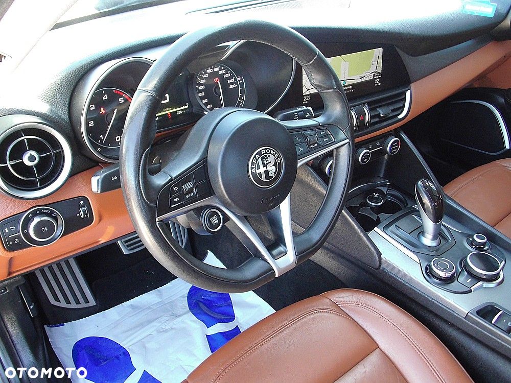 Alfa Romeo Giulia 2.2 AT8 Business - 20
