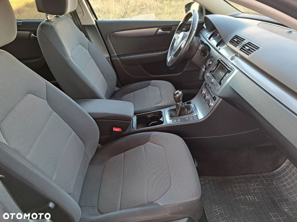 Volkswagen Passat - 21