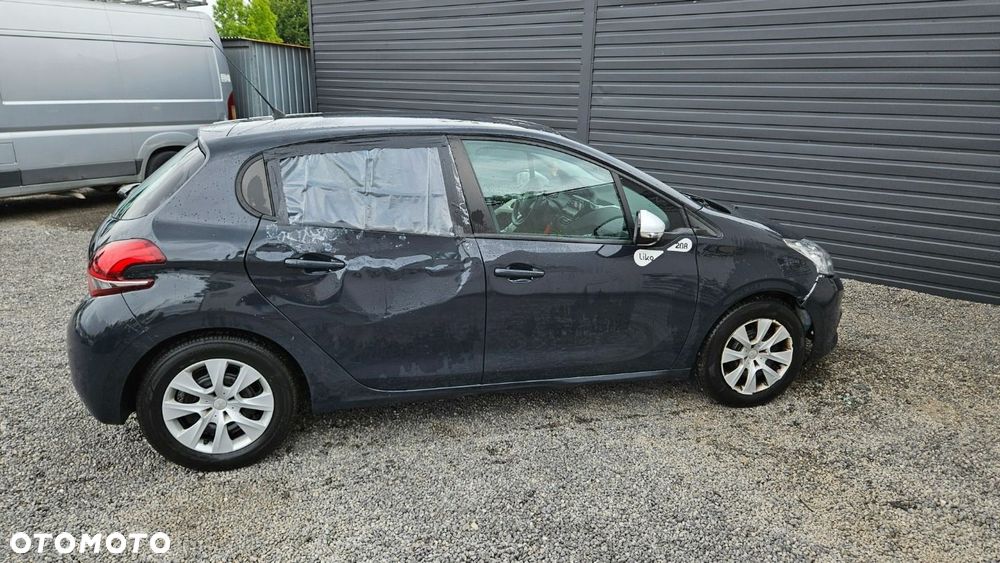 Peugeot 208 - 22