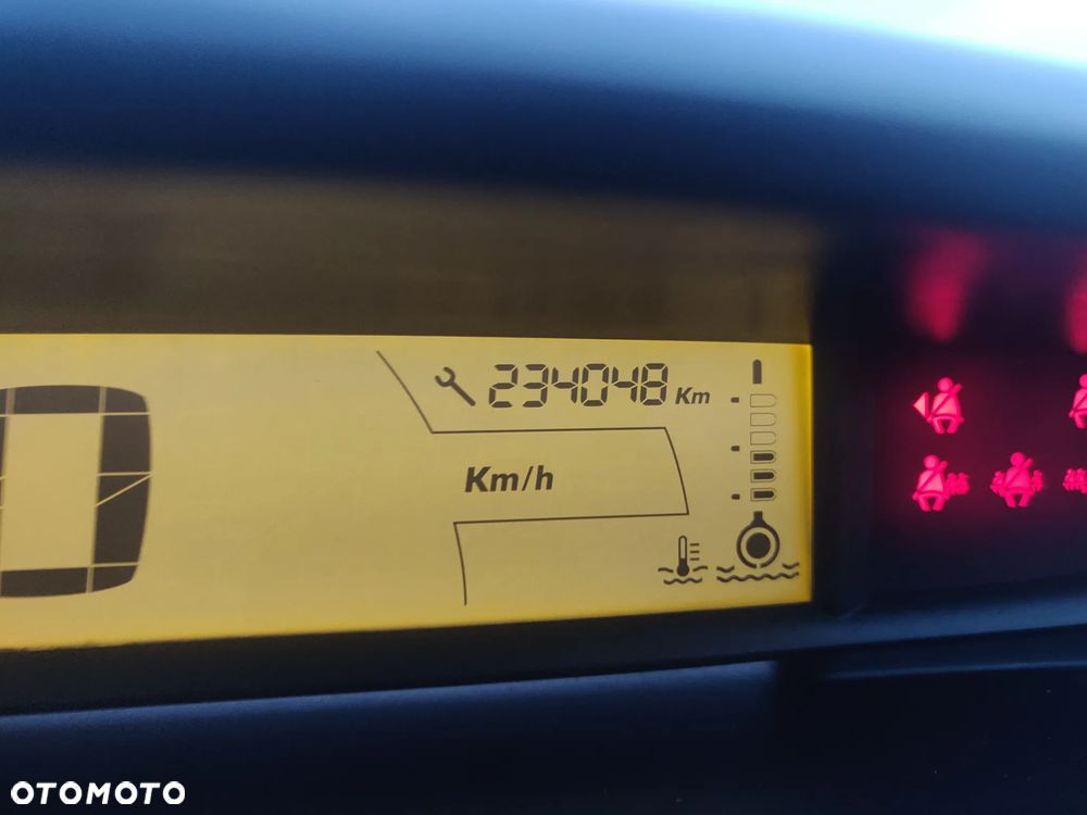 Citroën C4 1.6 16V Impress - 16