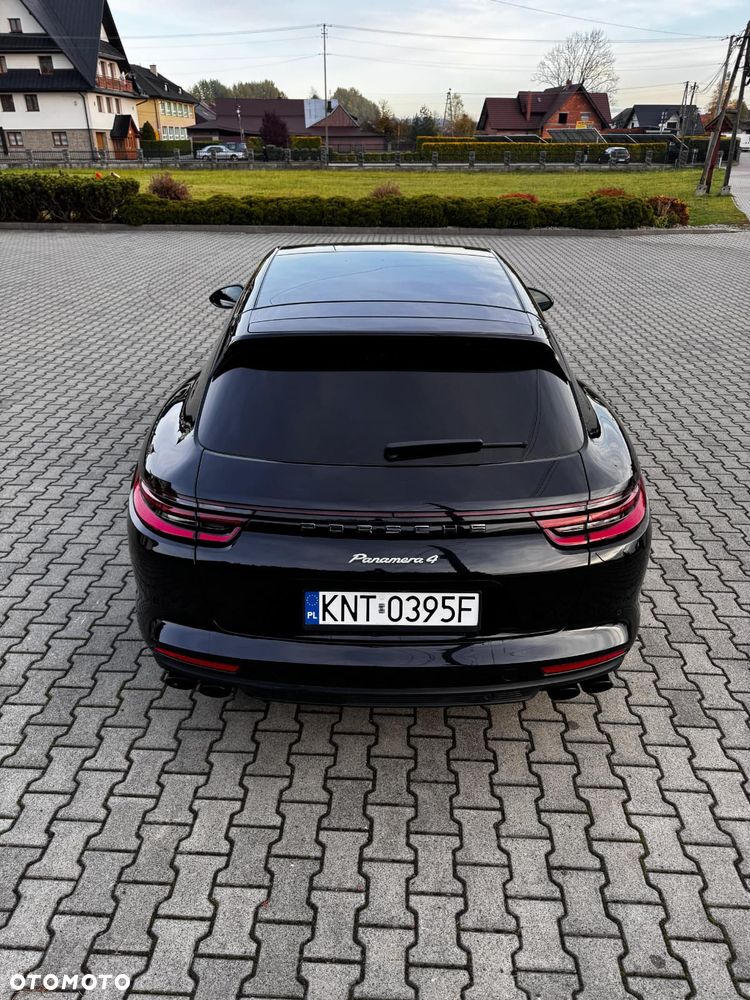 Porsche Panamera - 4