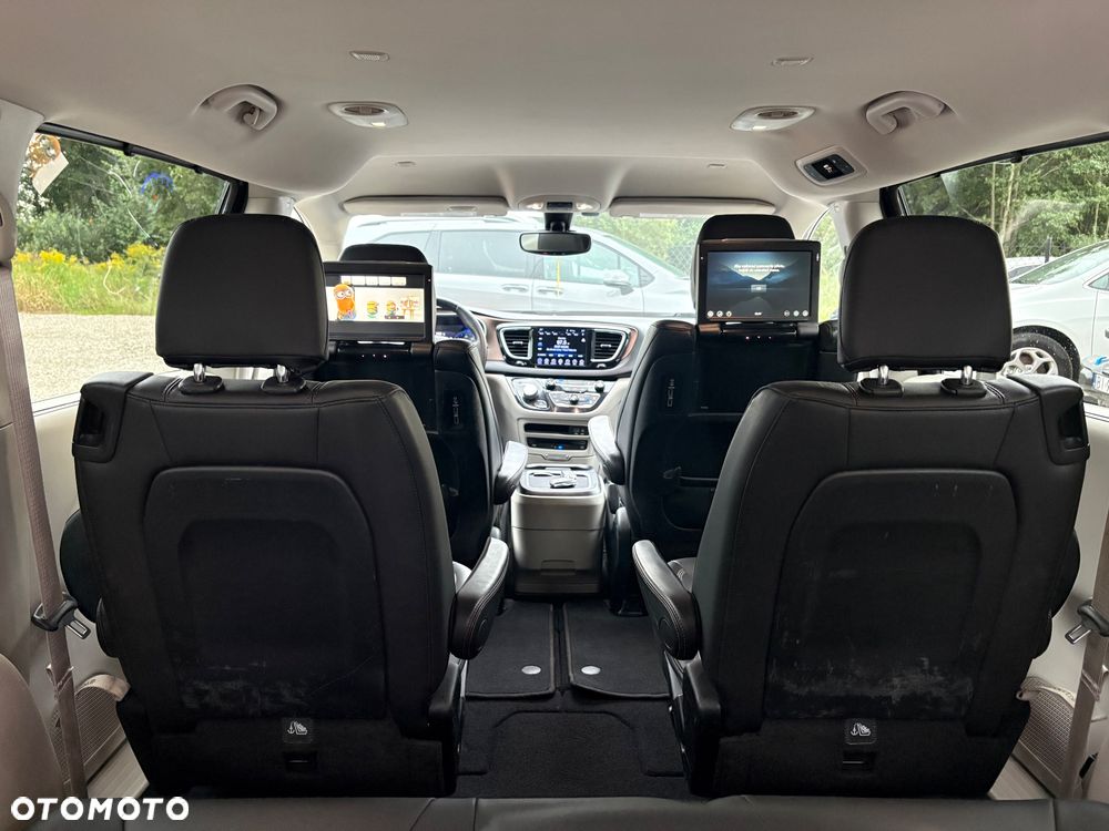 Chrysler Pacifica - 21