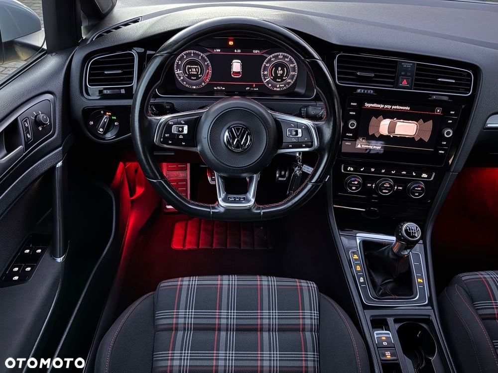 Volkswagen Golf GTI (BlueMotion Technology) - 28