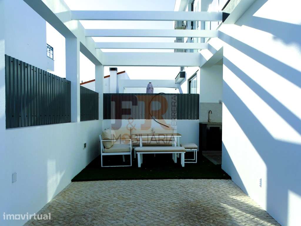 Moradia Duplex Gaveto T4 com Pérgula, Fernão Ferro - Grande imagem: 4/60