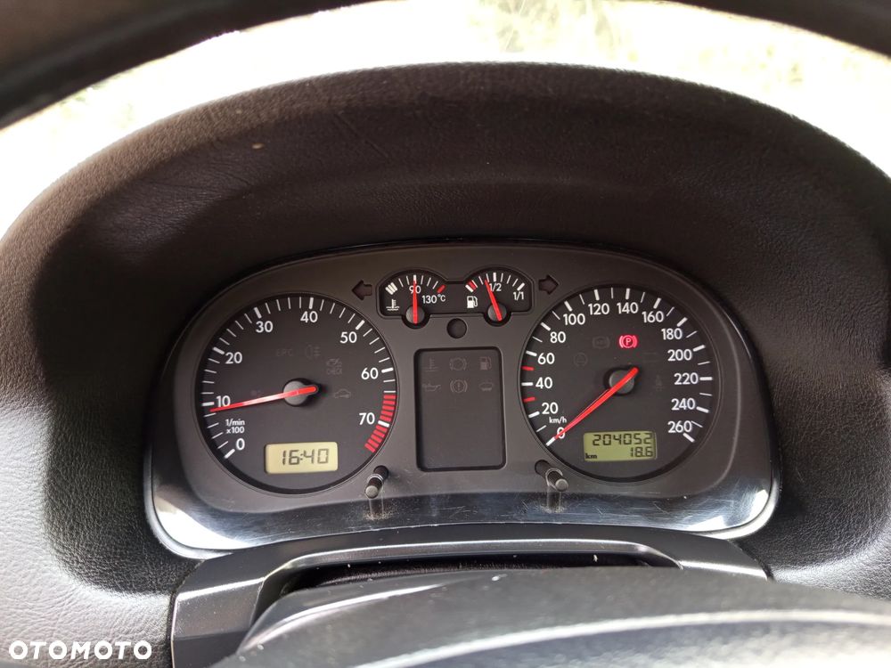 Volkswagen Golf 1.6 - 6