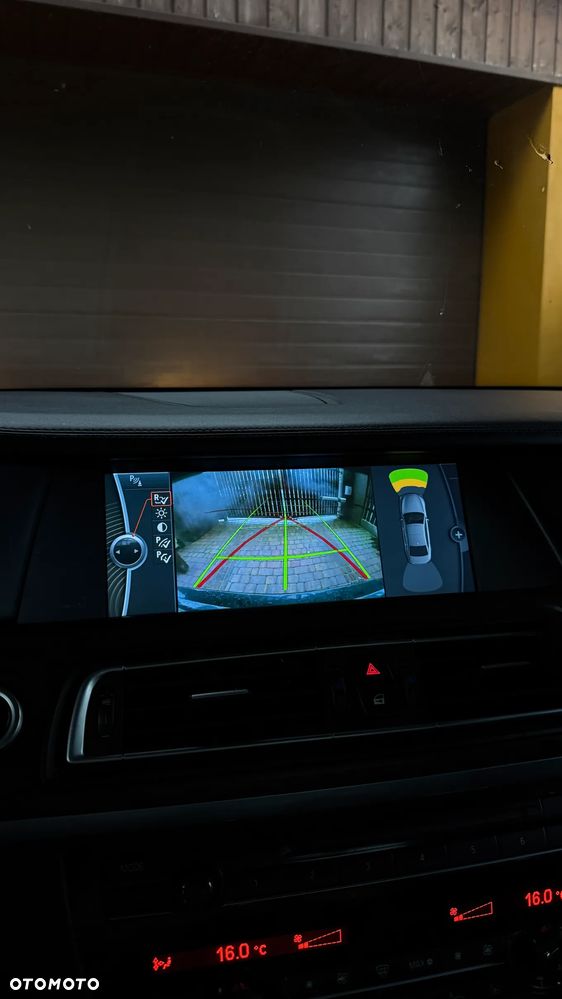 BMW Seria 7 750i xDrive - 33