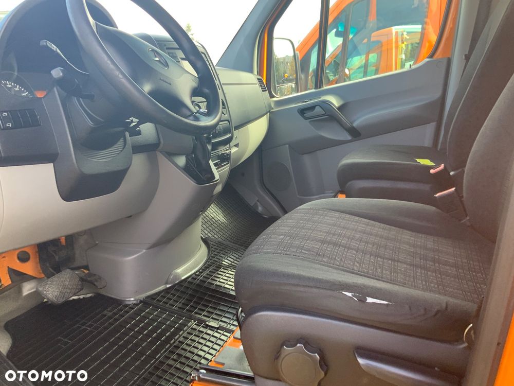 Mercedes-Benz SPRINTER 319 - 11