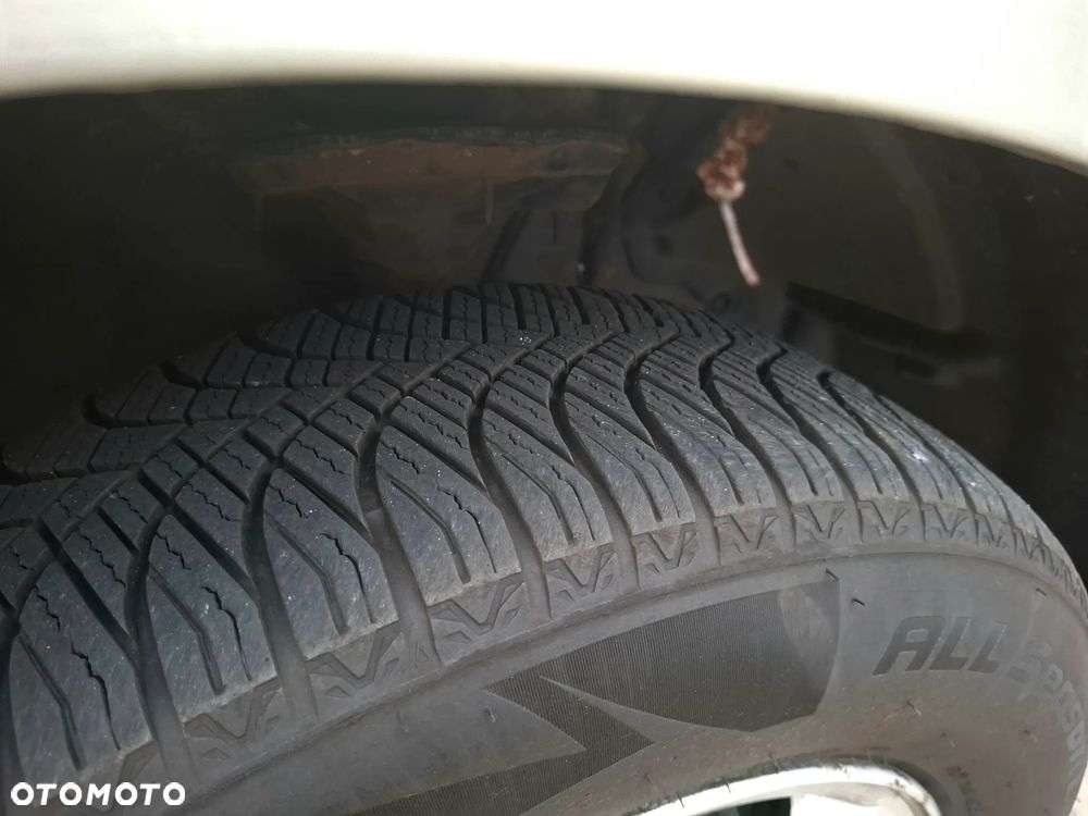 Hyundai Tucson 2.0 Comfort 2WD - 10