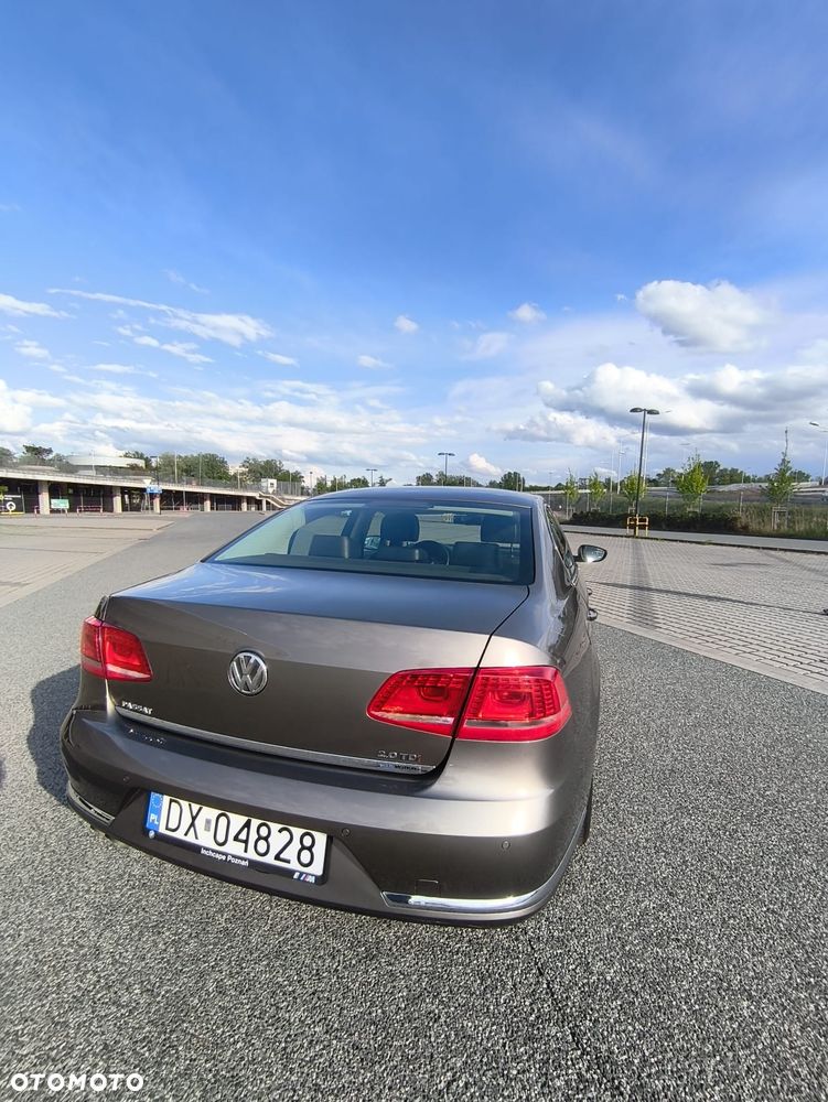 Volkswagen Passat 2.0 TDI DPF Highline - 11
