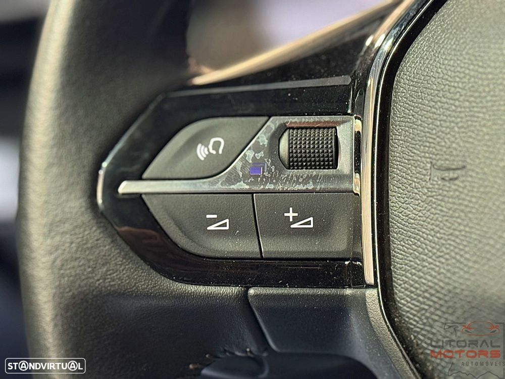 Peugeot 2008 1.2 PureTech Allure - 22