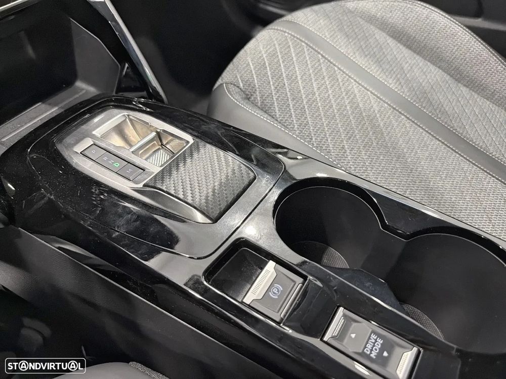 Peugeot 208 1.2 Hybrid Allure e-DCS6 - 20