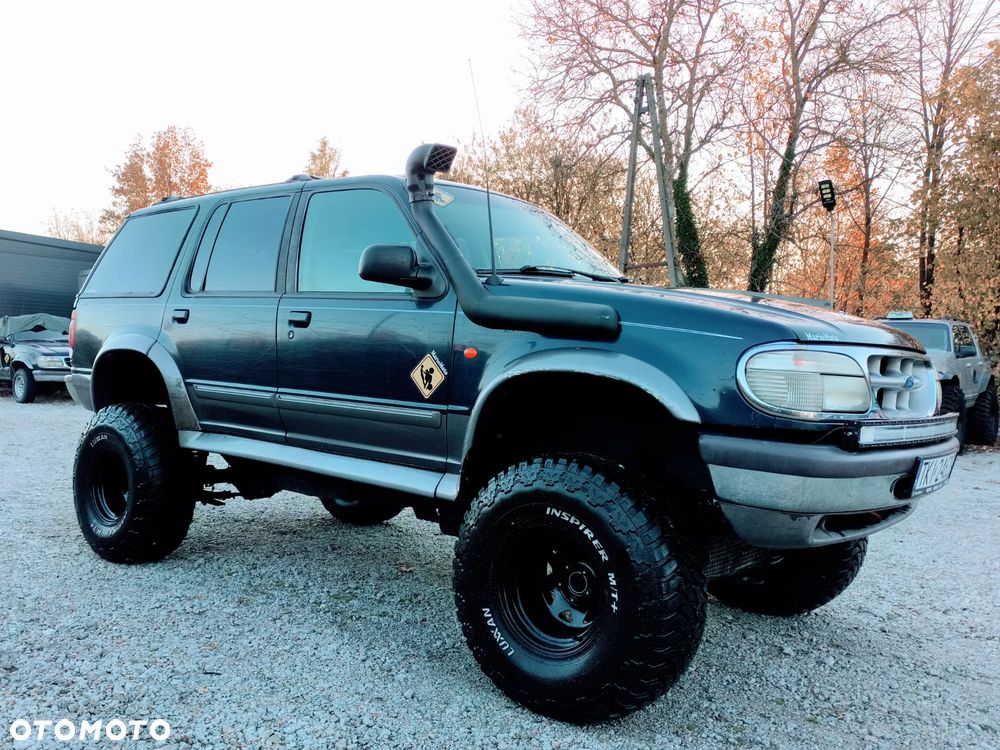 Ford Explorer - 1