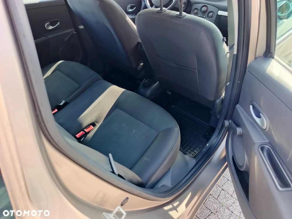 Renault Clio 1.2 16V 75 Night and Day - 8