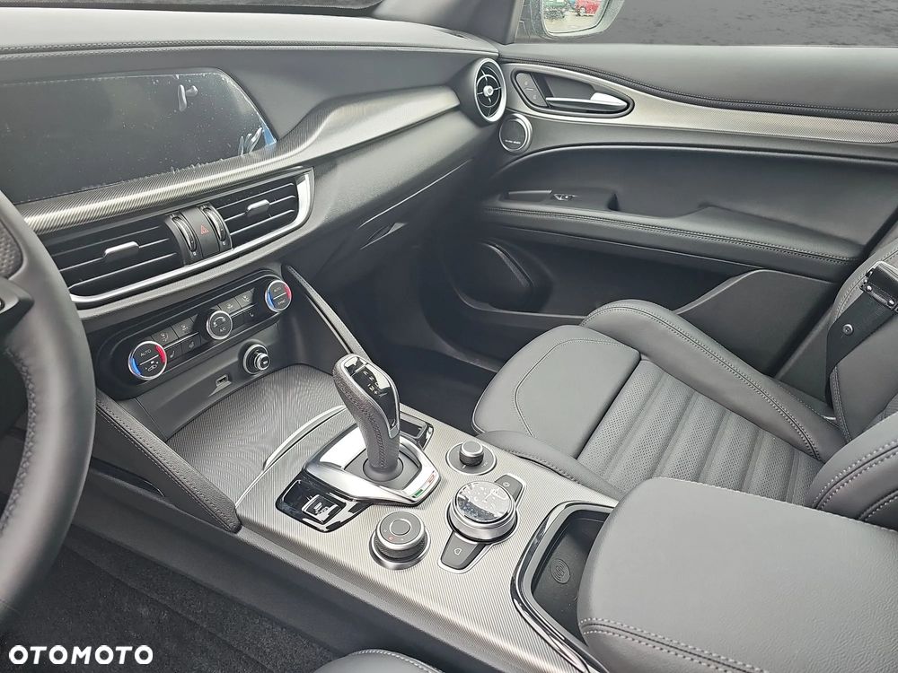 Alfa Romeo Stelvio 2.0 Turbo Veloce Q4 - 11