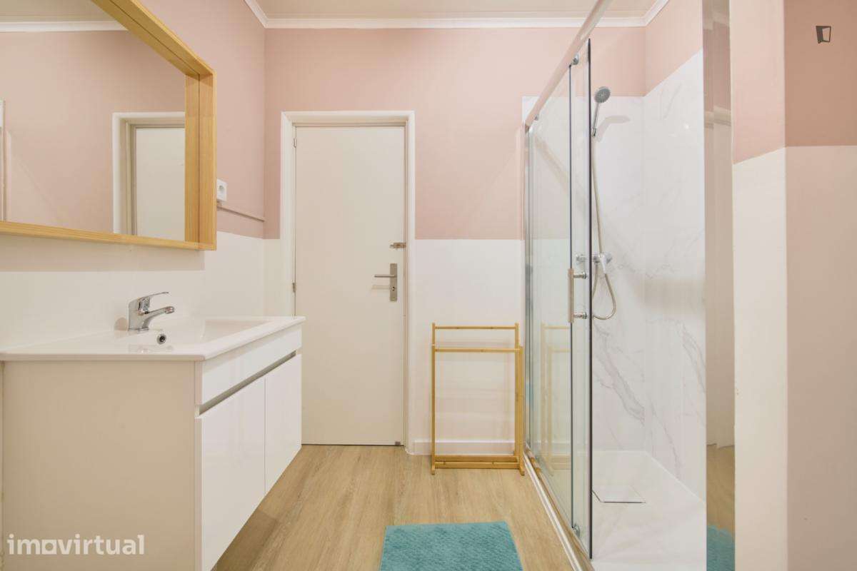 Quarto - localizado em Alameda Lisbon - Grande imagem: 4/48