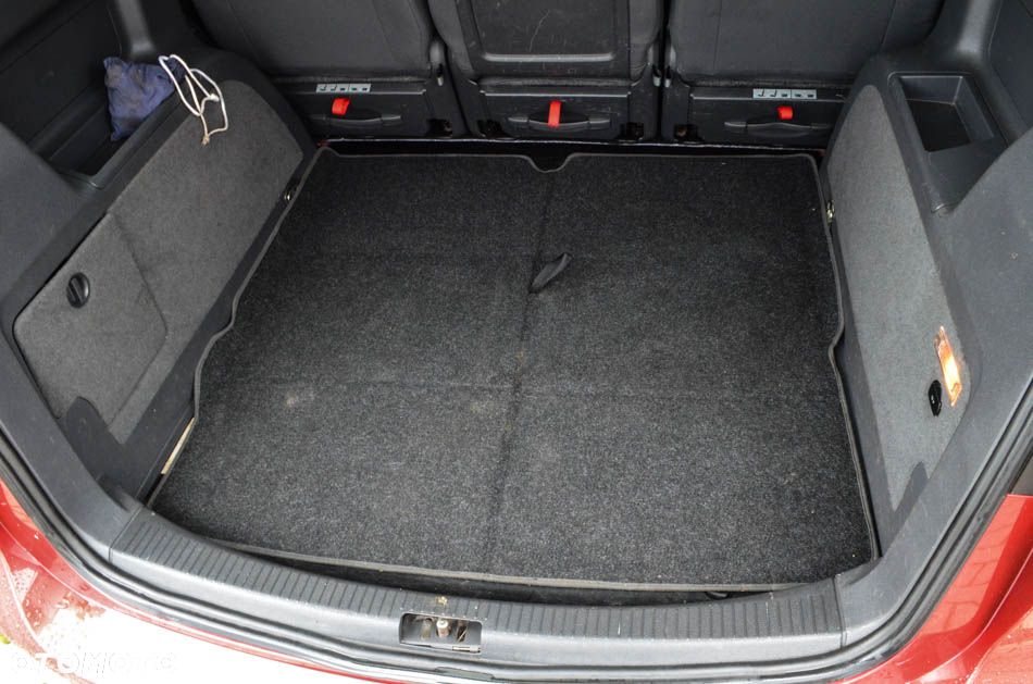 Volkswagen Touran 1.6 TDI DPF BlueMotion Technology DSG Comfortline - 24