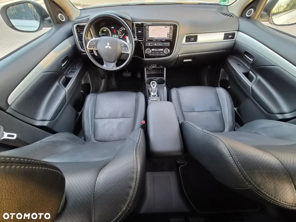 Mitsubishi Outlander - 6