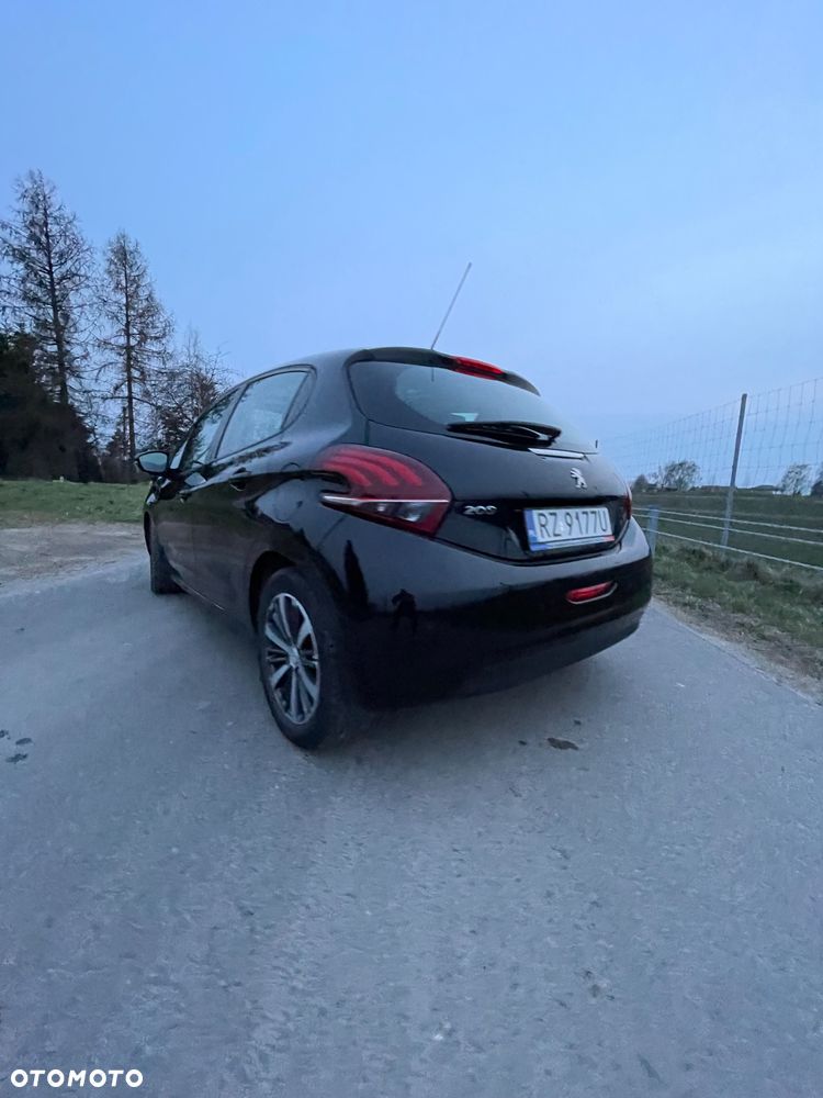 Peugeot 208 - 4