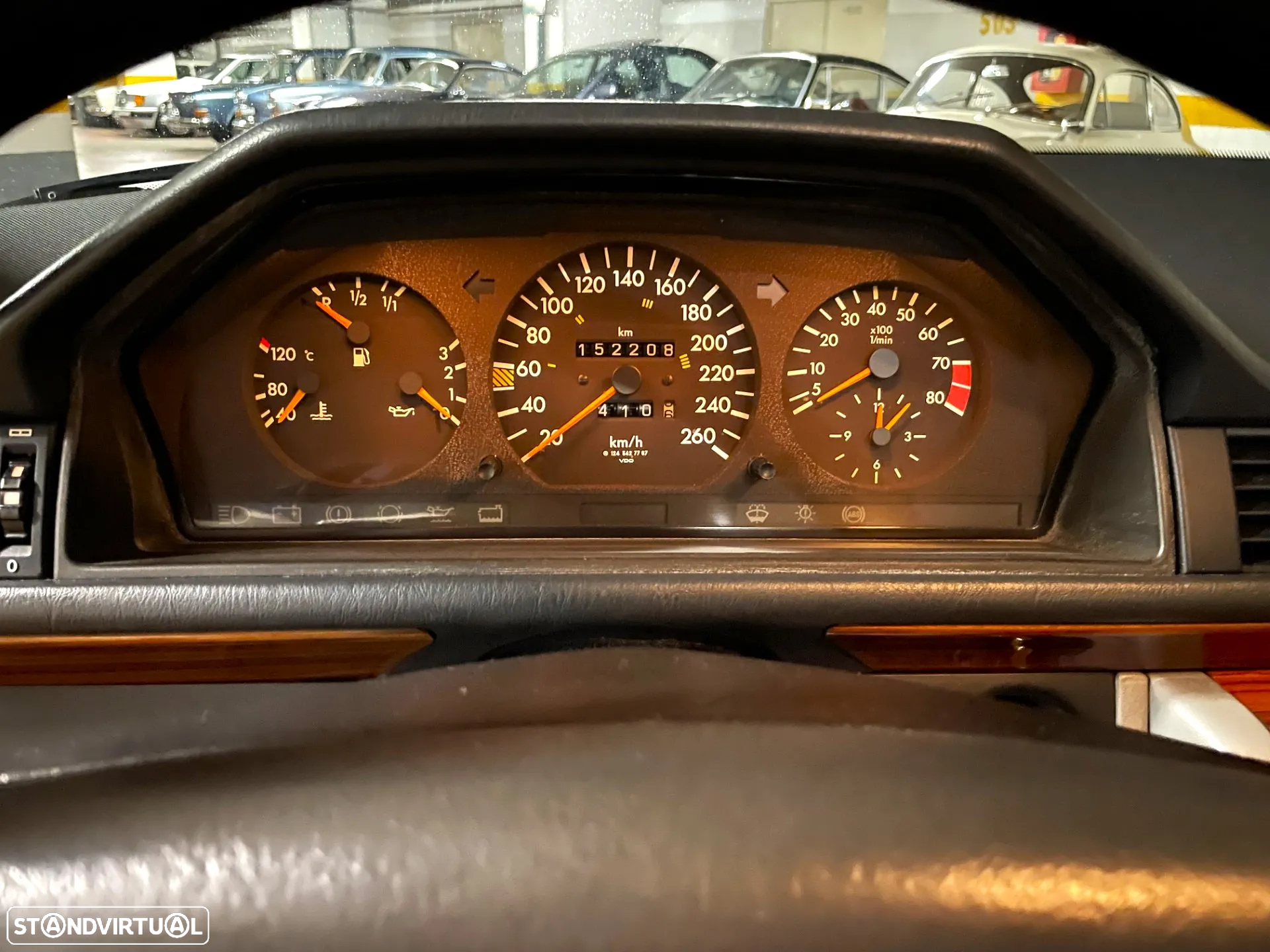 Mercedes-Benz 300 E-24 - 8