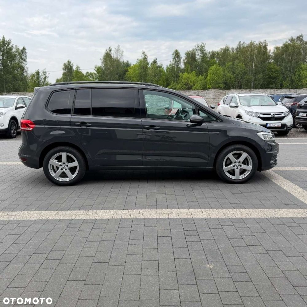 Volkswagen Touran - 11