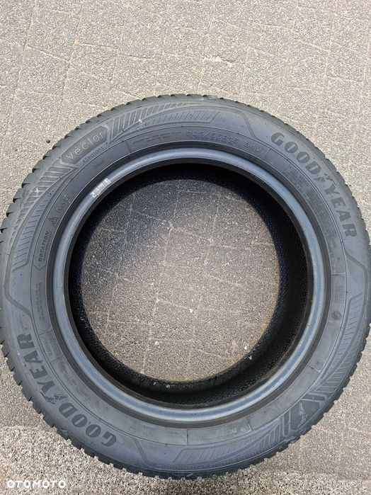 205/55R16 94V Goodyear Vector4seasons gen-3 para całoroczne PC31 2024 - 6