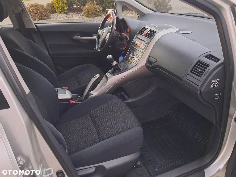 Toyota Auris 1.6 VVT-i Executive - 19