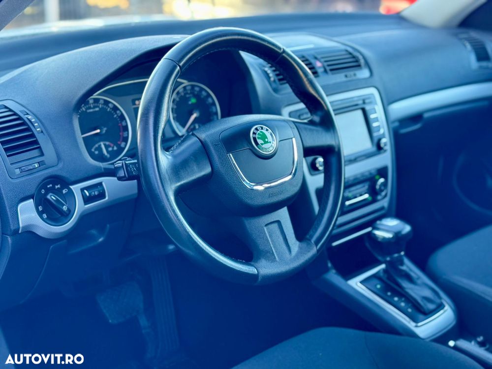 Skoda Octavia Combi 2.0 TDI Elegance Automatic - 8