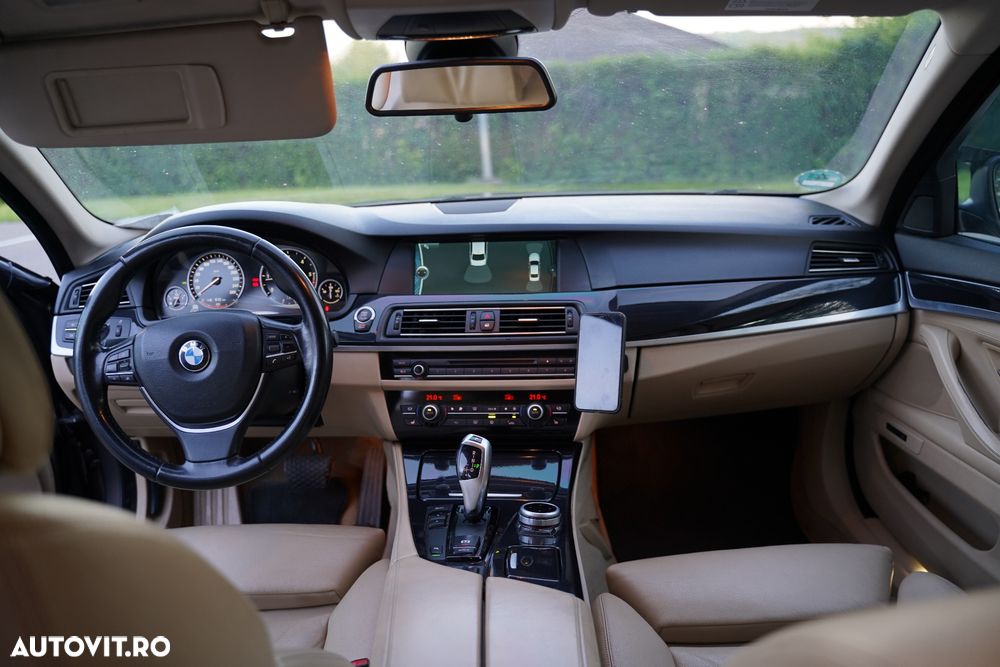 BMW Seria 5 525d xDrive - 14