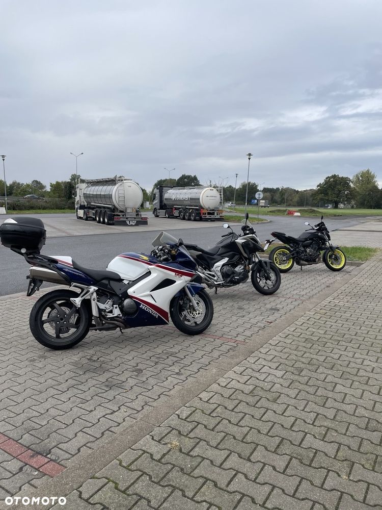 Honda VFR - 13
