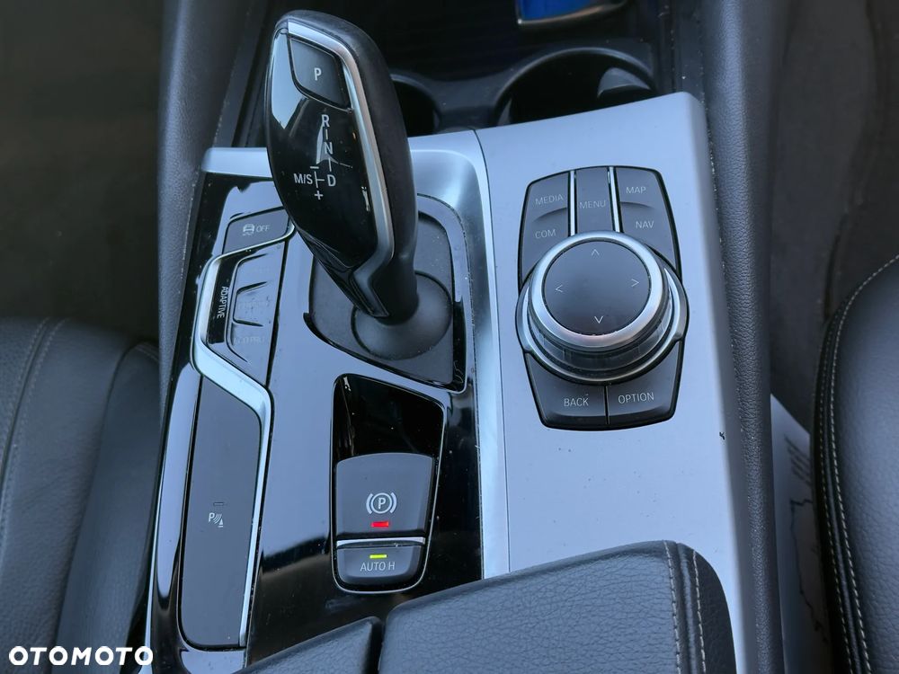BMW Seria 5 530i xDrive - 16