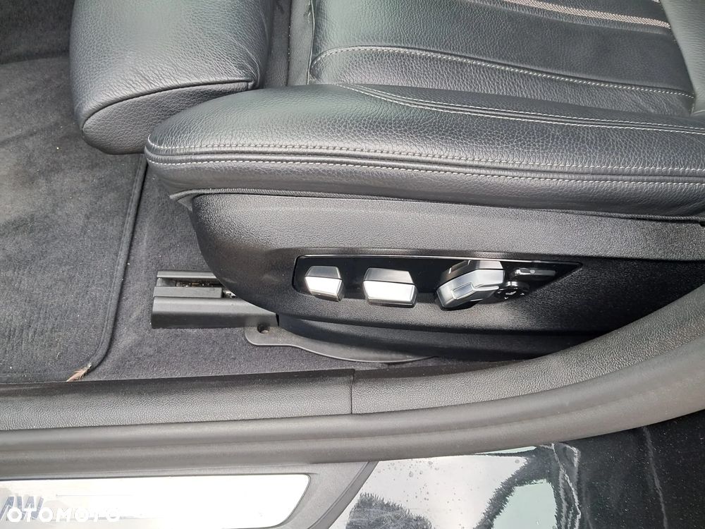BMW Seria 5 520d Luxury Line sport - 12