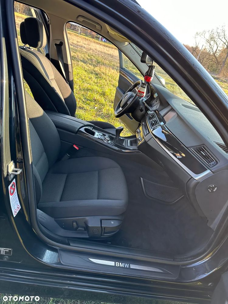 BMW Seria 5 520i Touring - 13