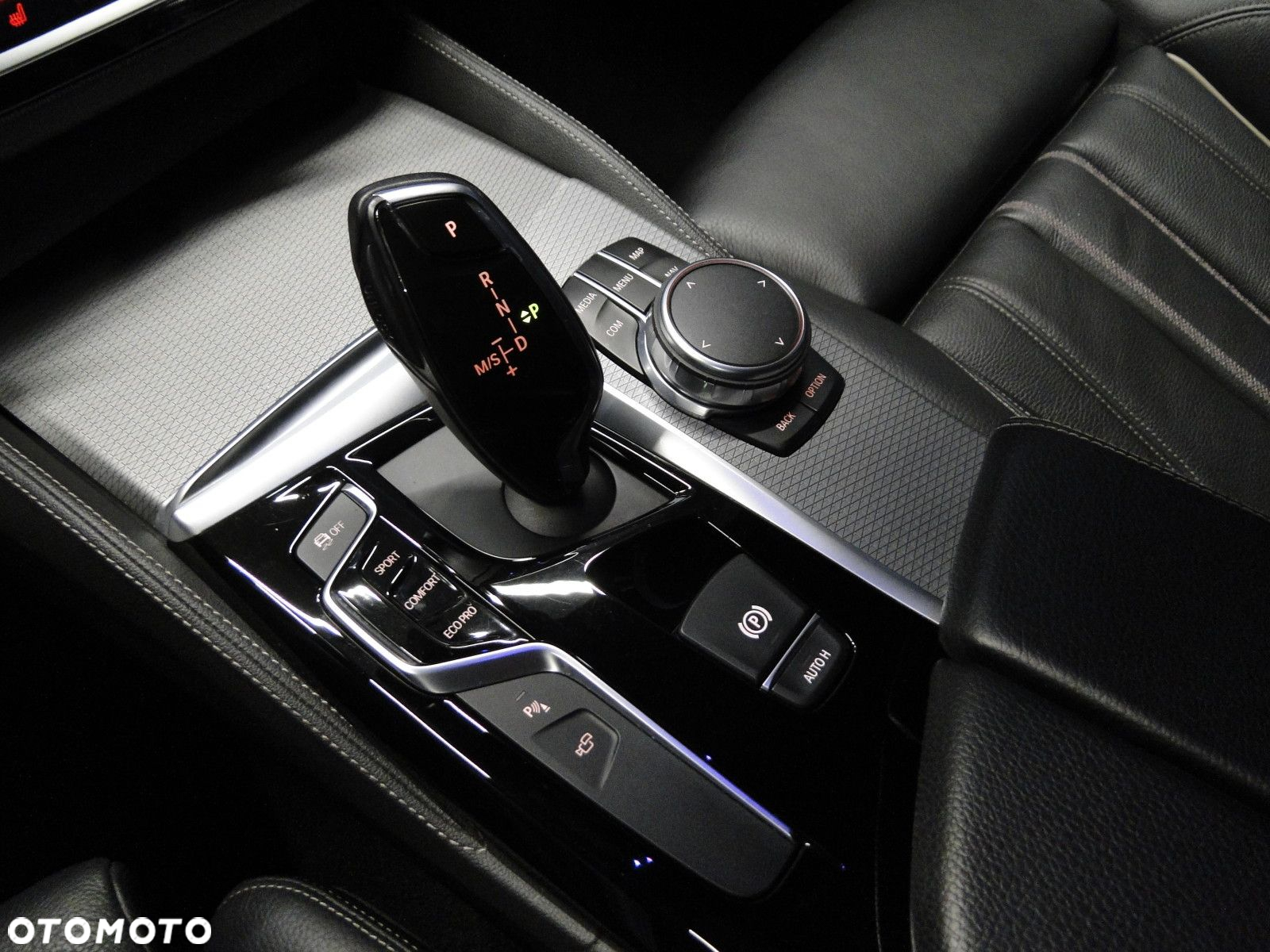 BMW Seria 5 M550d xDrive - 32