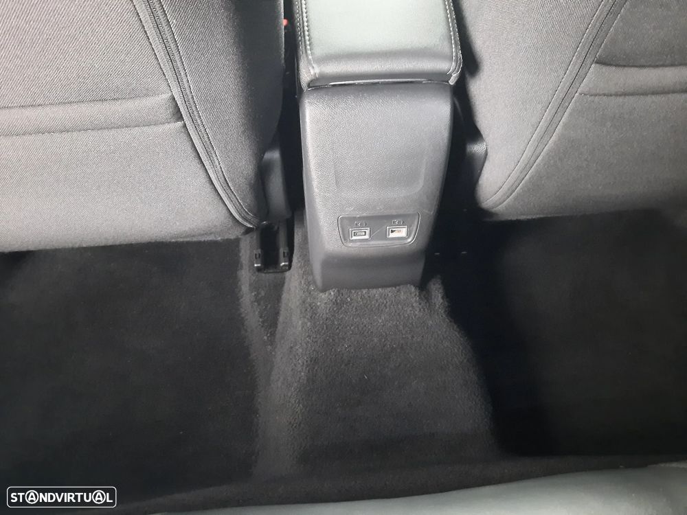 Peugeot e-2008 54 kWh Allure - 32