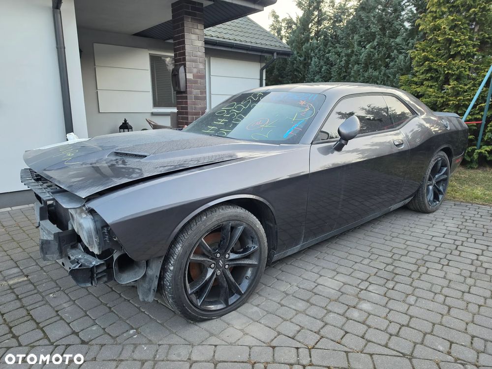 Dodge Challenger - 8