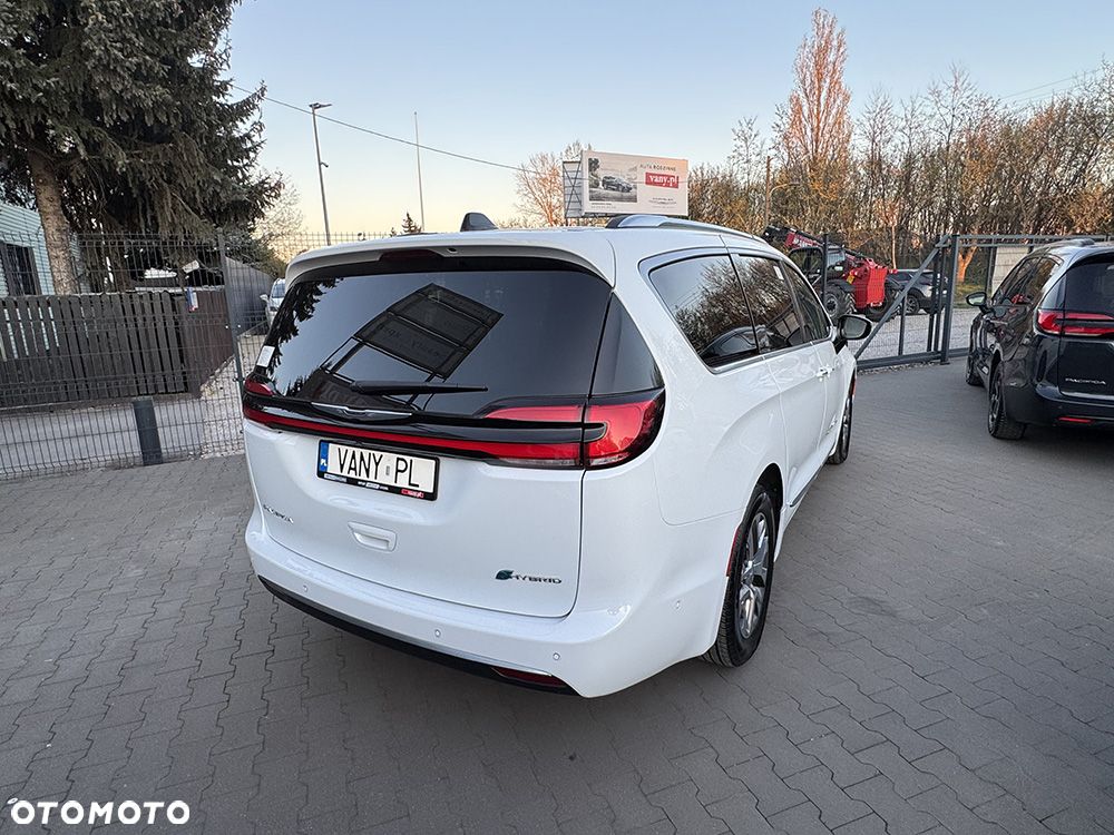 Chrysler Pacifica - 3