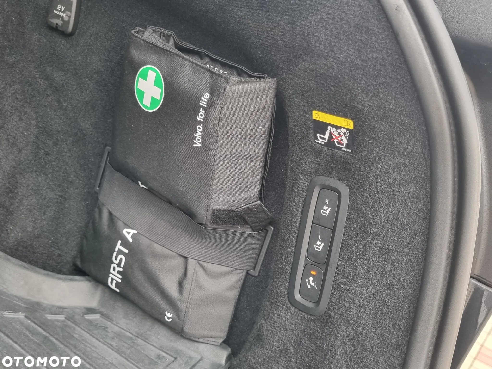 Volvo V90 D4 Geartronic Momentum Pro - 34