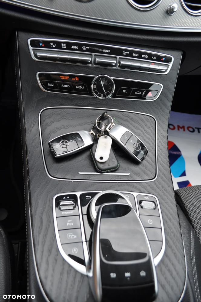 Mercedes-Benz Klasa E 220 d T 9G-TRONIC Exclusive - 27