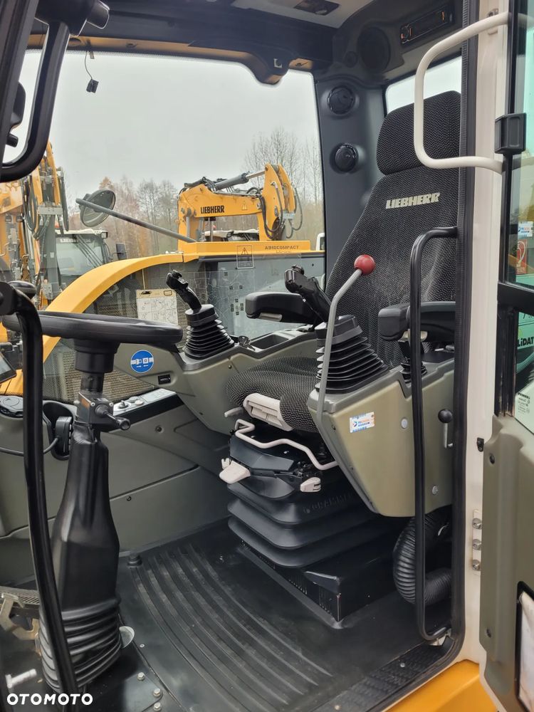 Liebherr A910 compact / SUPER STAN / - 23