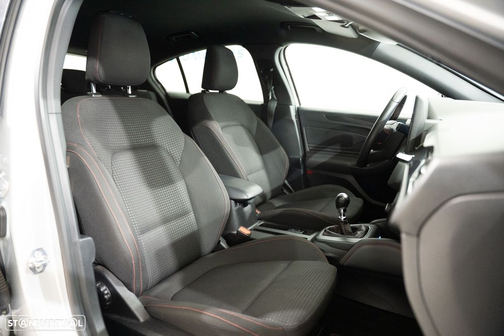 Ford Focus 1.0 EcoBoost MHEV ST-Line - 26