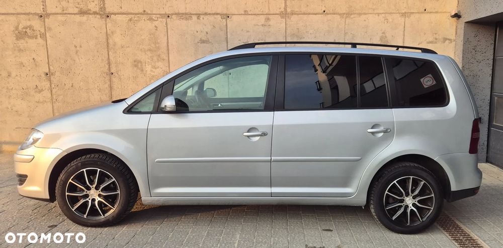 Volkswagen Touran - 4