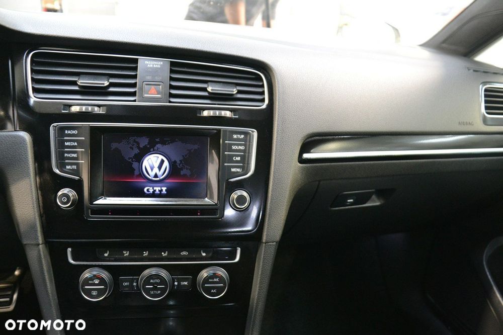 Volkswagen Golf - 20