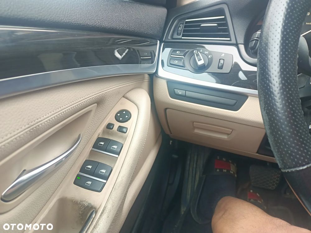 BMW Seria 5 525d xDrive - 17