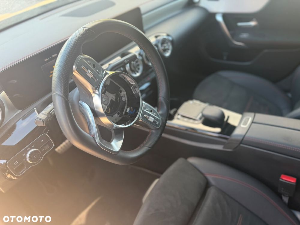 Mercedes-Benz CLA 250 e 8G-DCT AMG Line - 11