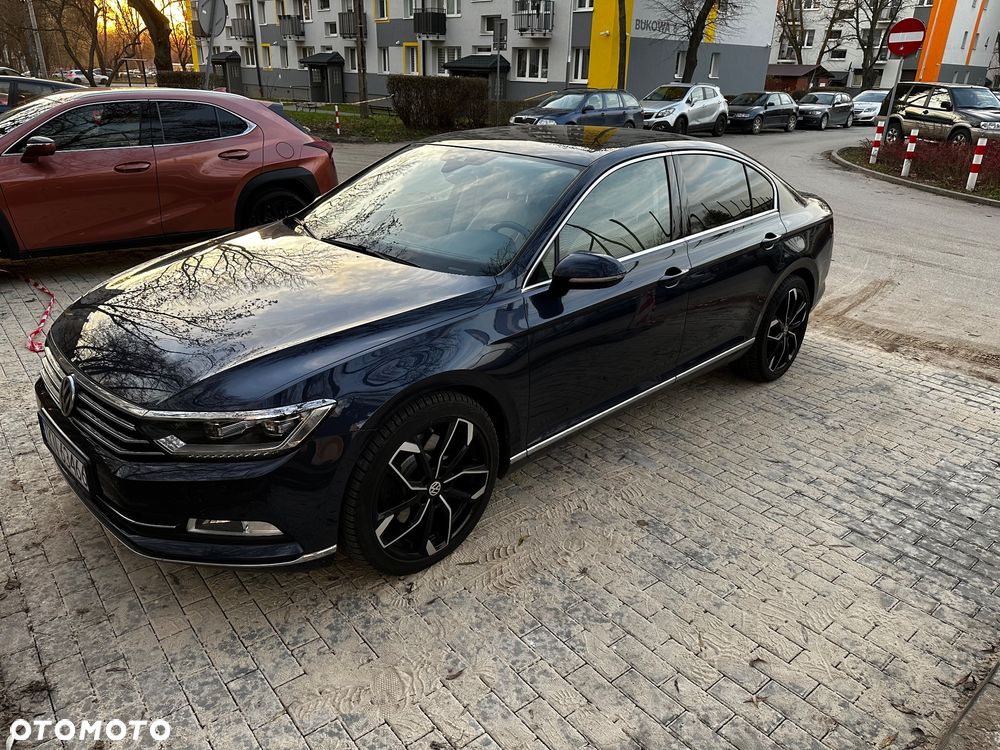 Volkswagen Passat - 1