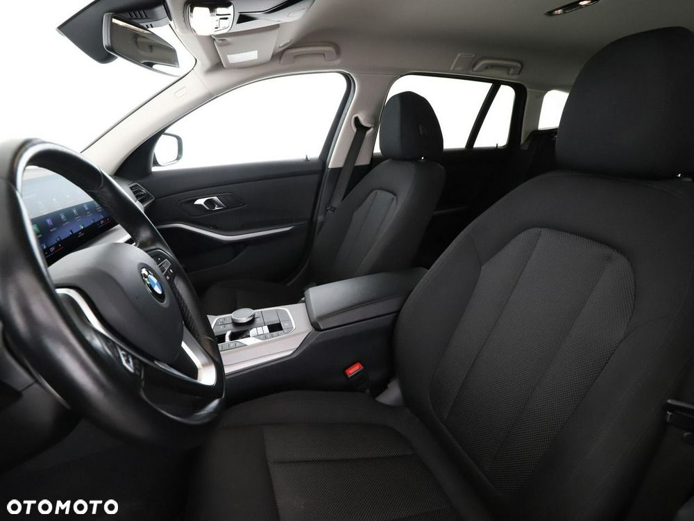 BMW Seria 3 318i - 14