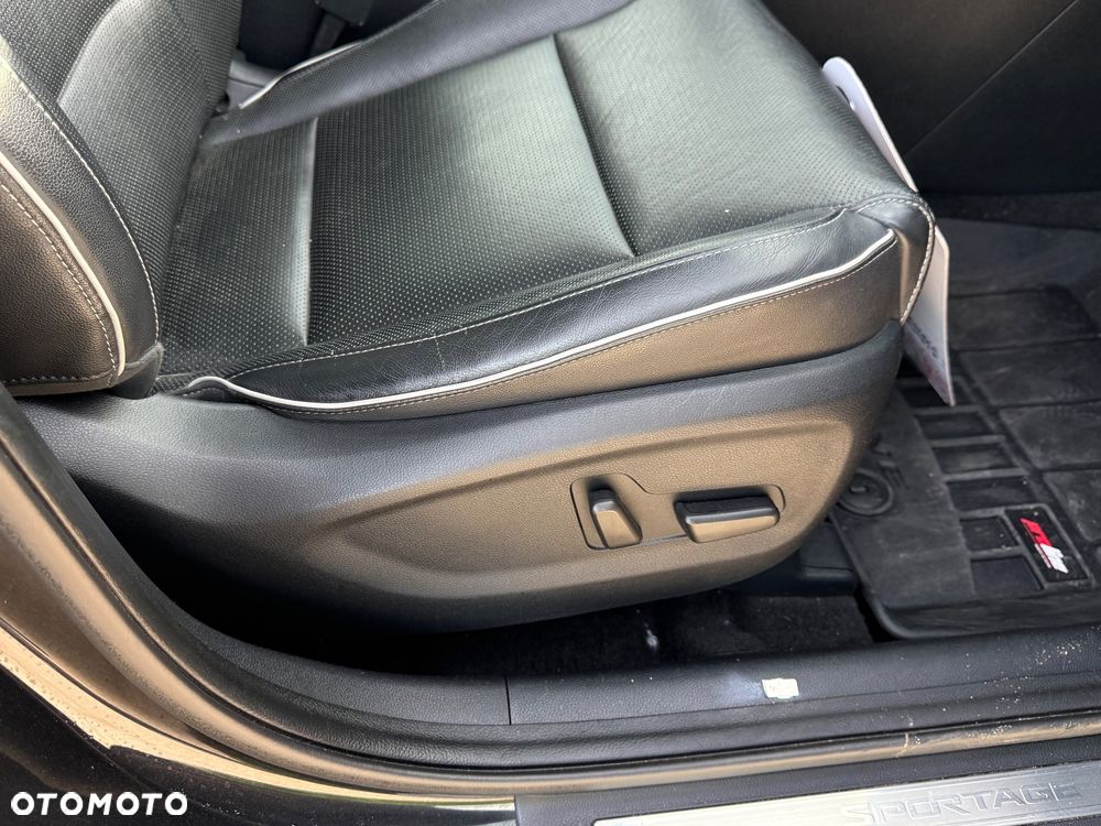 Kia Sportage 2.0 CRDI 4WD Fifa World Cup Edition - 33