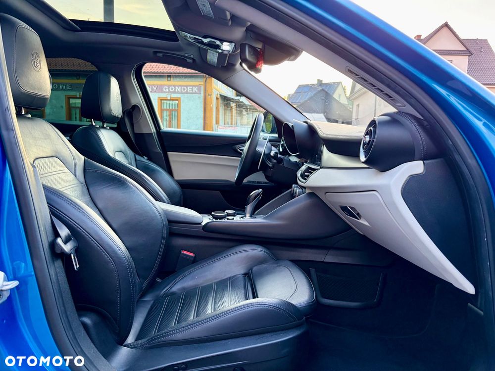 Alfa Romeo Giulia 2.0 Turbo 16V AT8 Veloce - 36