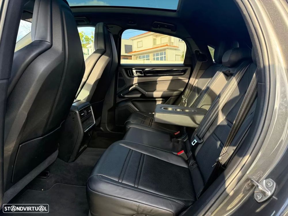 Porsche Cayenne Coupé E-Hybrid - 16