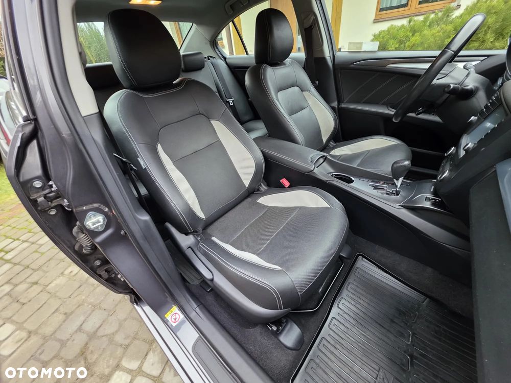 Toyota Avensis 1.8 Premium MS - 18